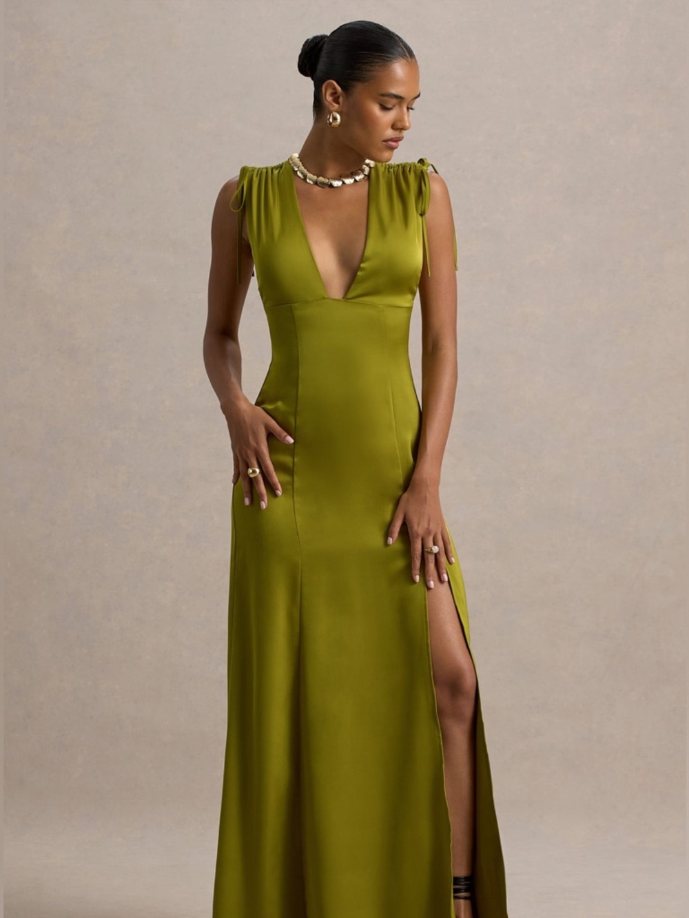 Club L London YSABELLA
Olive Satin Plunge-Neck Split Maxi Dress